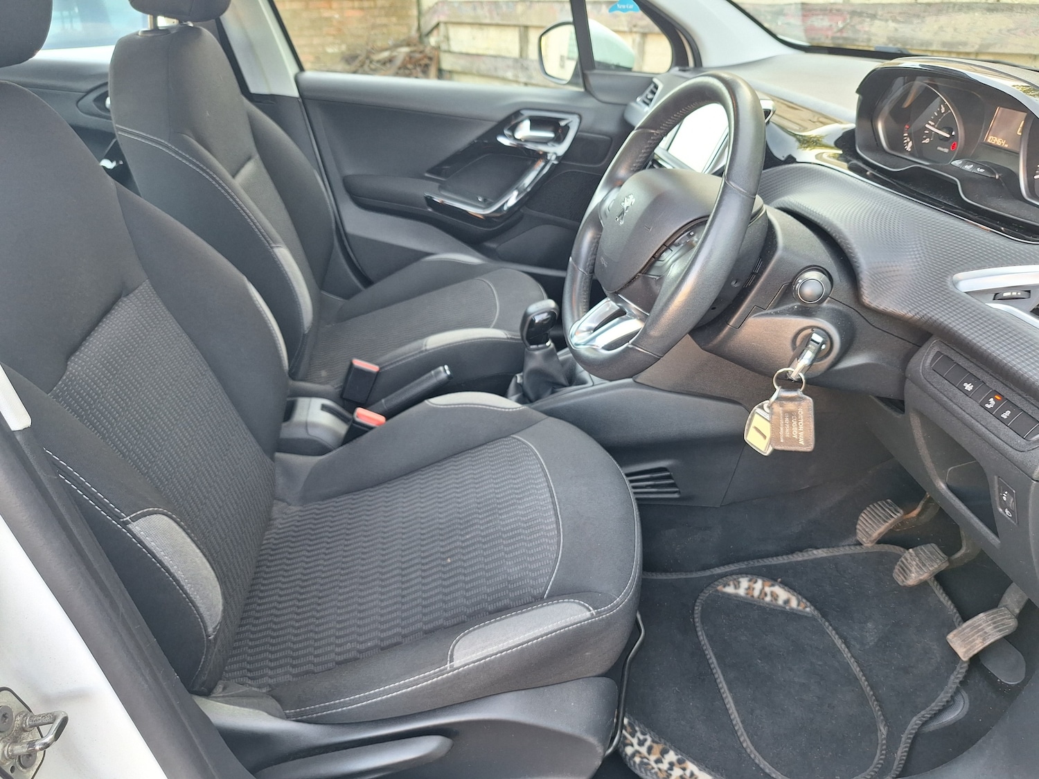 Used Peugeot 208 2015 for sale - 76653908: Photo 21