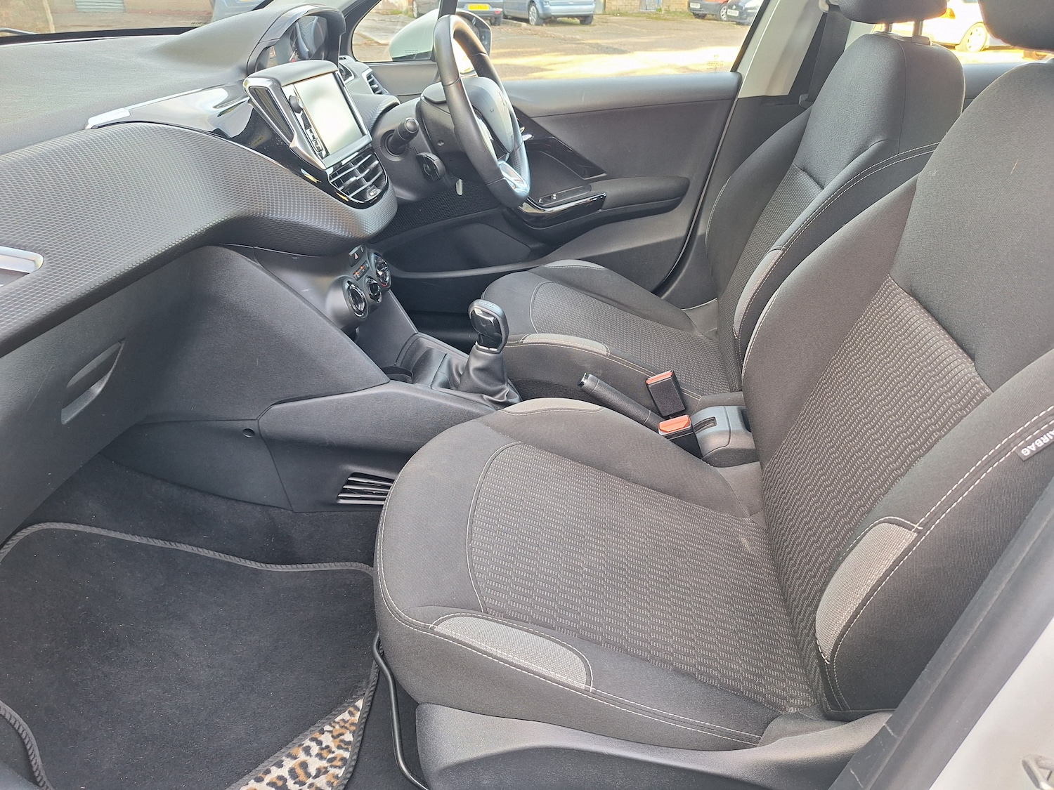 Used Peugeot 208 2015 for sale - 76653908: Photo 37