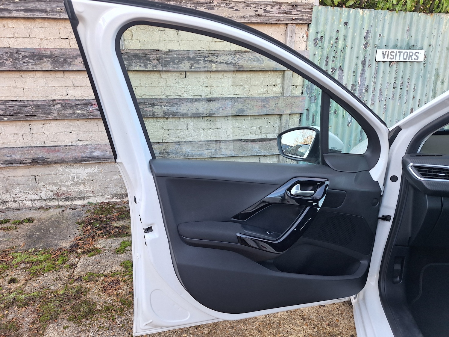 Used Peugeot 208 2015 for sale - 76653908: Photo 40