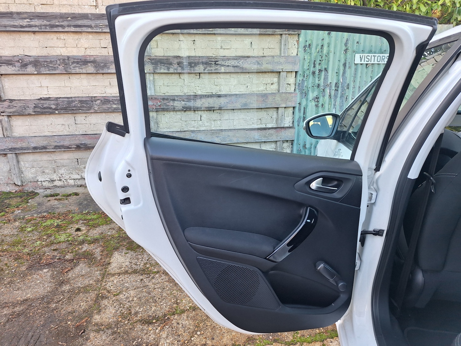 Used Peugeot 208 2015 for sale - 76653908: Photo 41