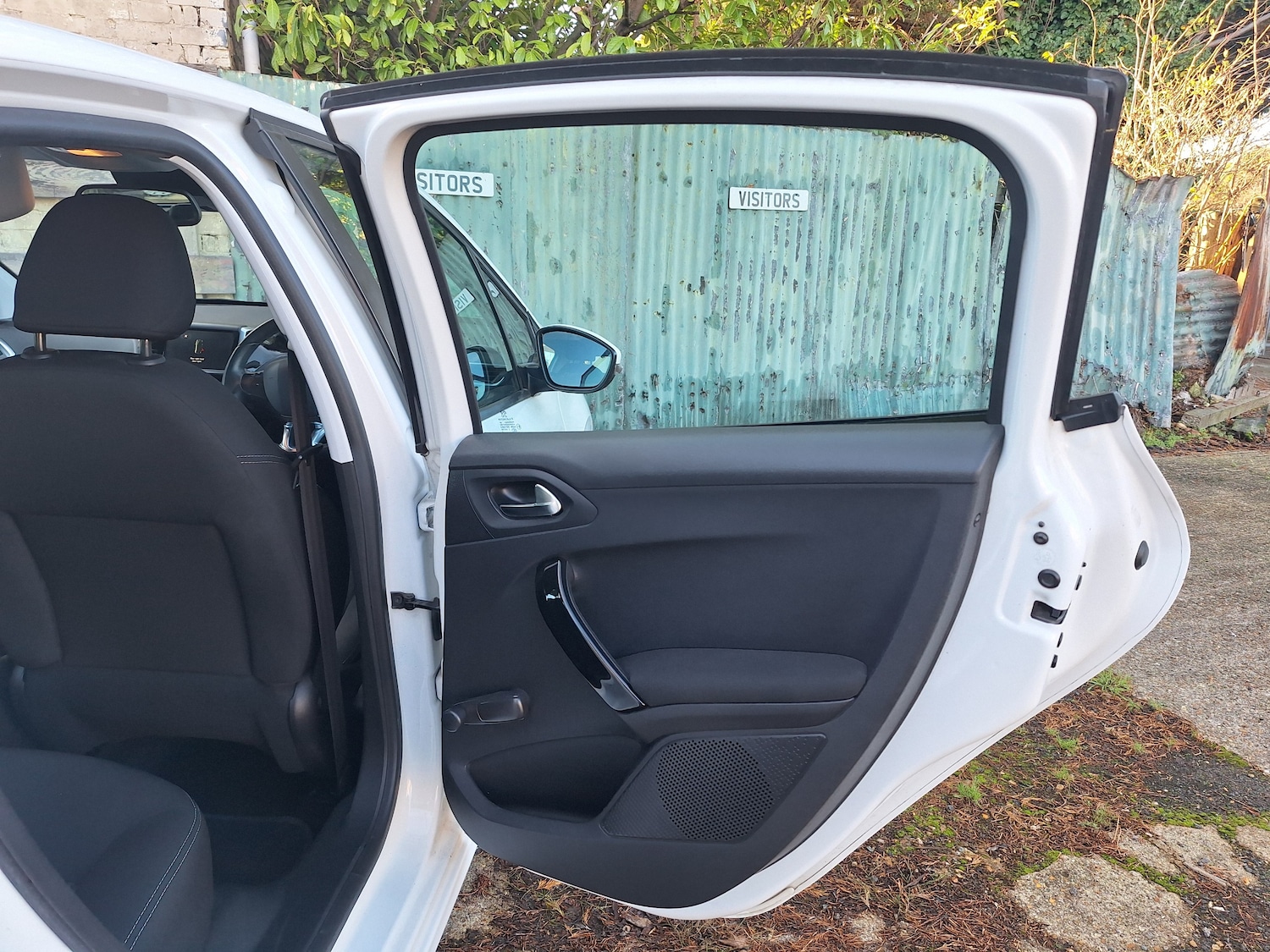 Used Peugeot 208 2015 for sale - 76653908: Photo 42