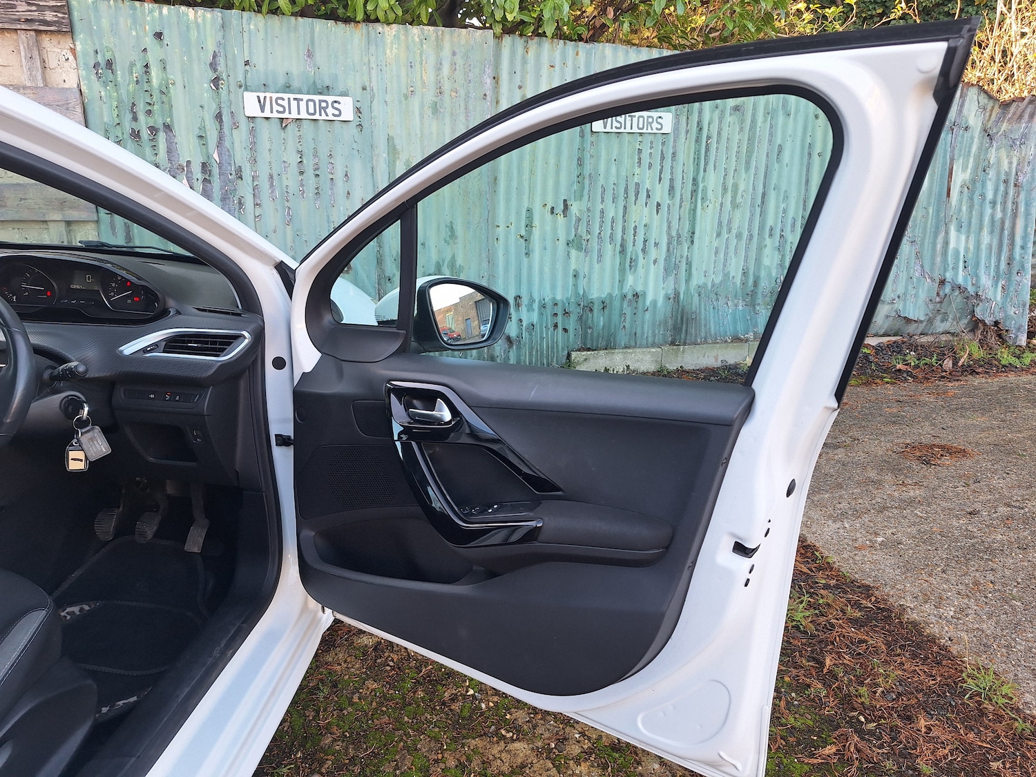 Used Peugeot 208 2015 for sale - 76653908: Photo 43