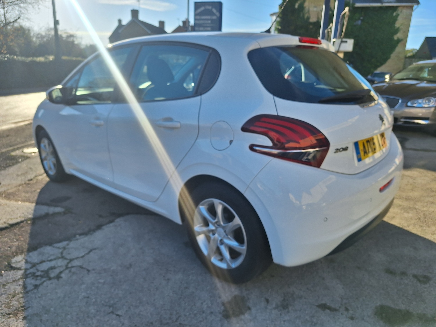 Used Peugeot 208 2015 for sale - 76653908: Photo 8