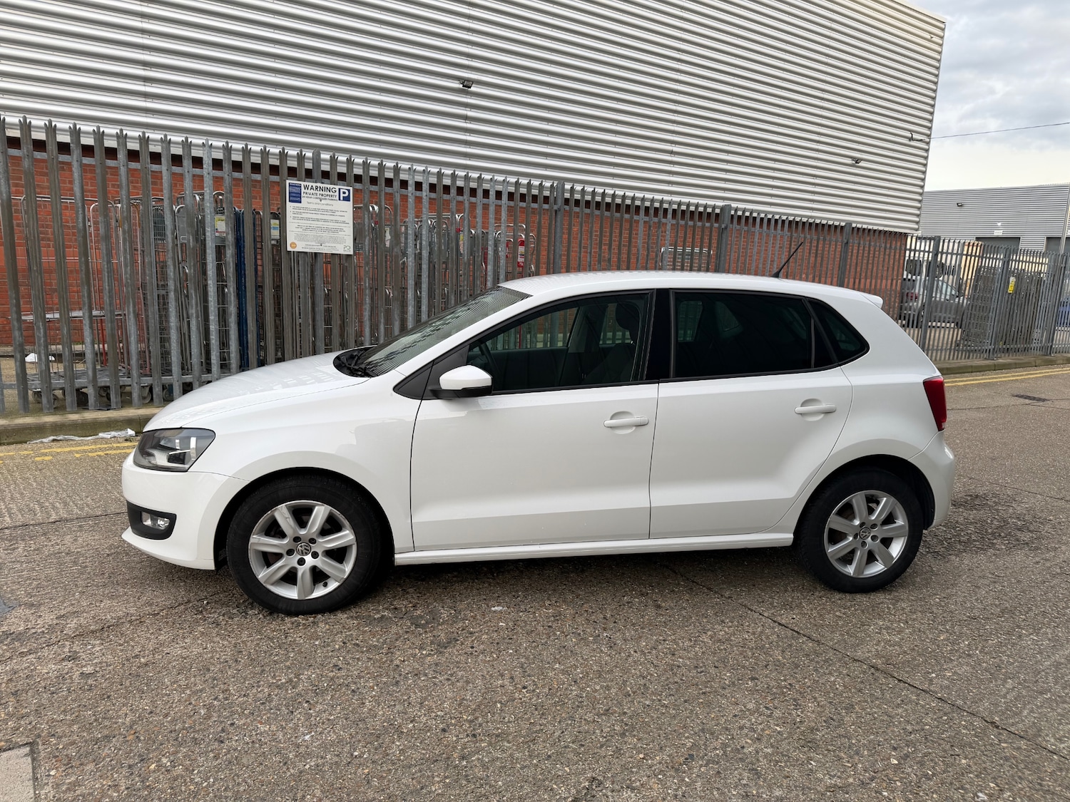 Used Volkswagen Polo 2012 for sale - 77616901: Photo 2