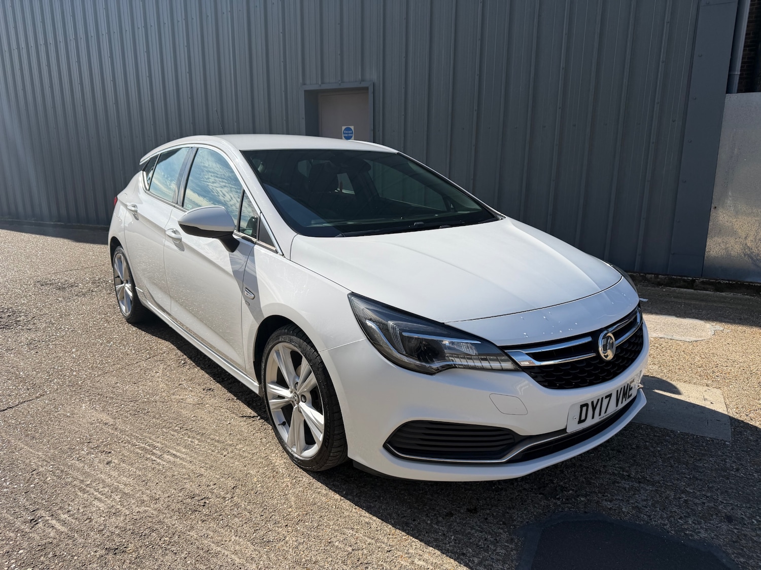 Used Vauxhall Astra 2017 for sale - 77975444: Photo 1