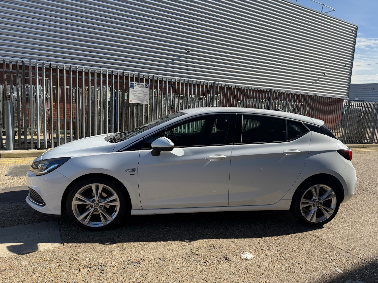 Used Vauxhall Astra 2017 for sale - 77975444: Photo 4