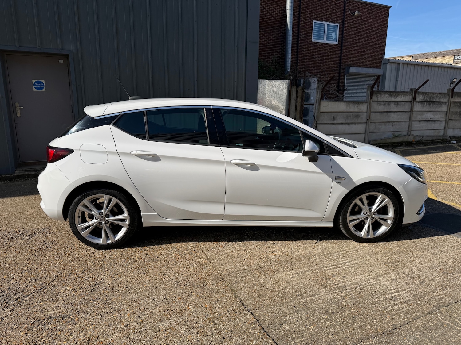 Used Vauxhall Astra 2017 for sale - 77975444: Photo 6