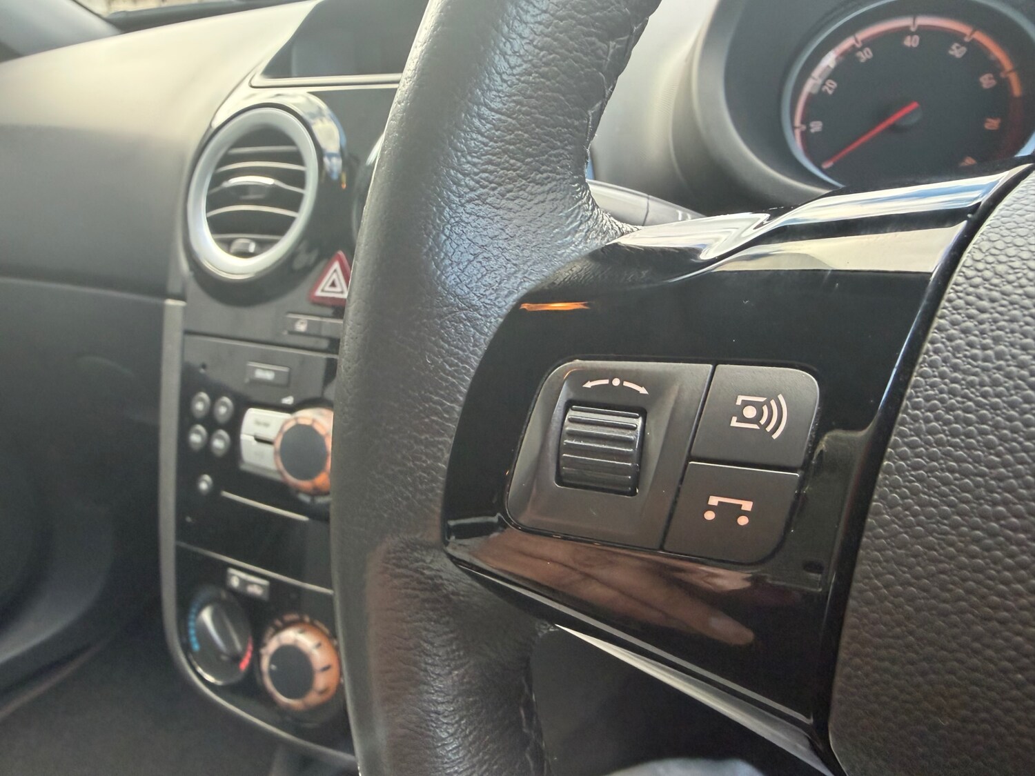 Used Vauxhall Corsa 2009 for sale - 77702840: Photo 24