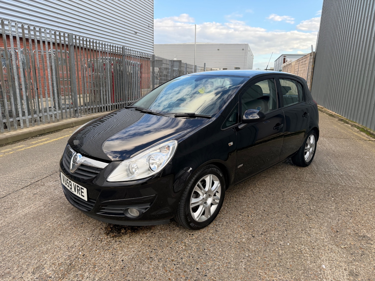 Used Vauxhall Corsa 2009 for sale - 77702840: Photo 3