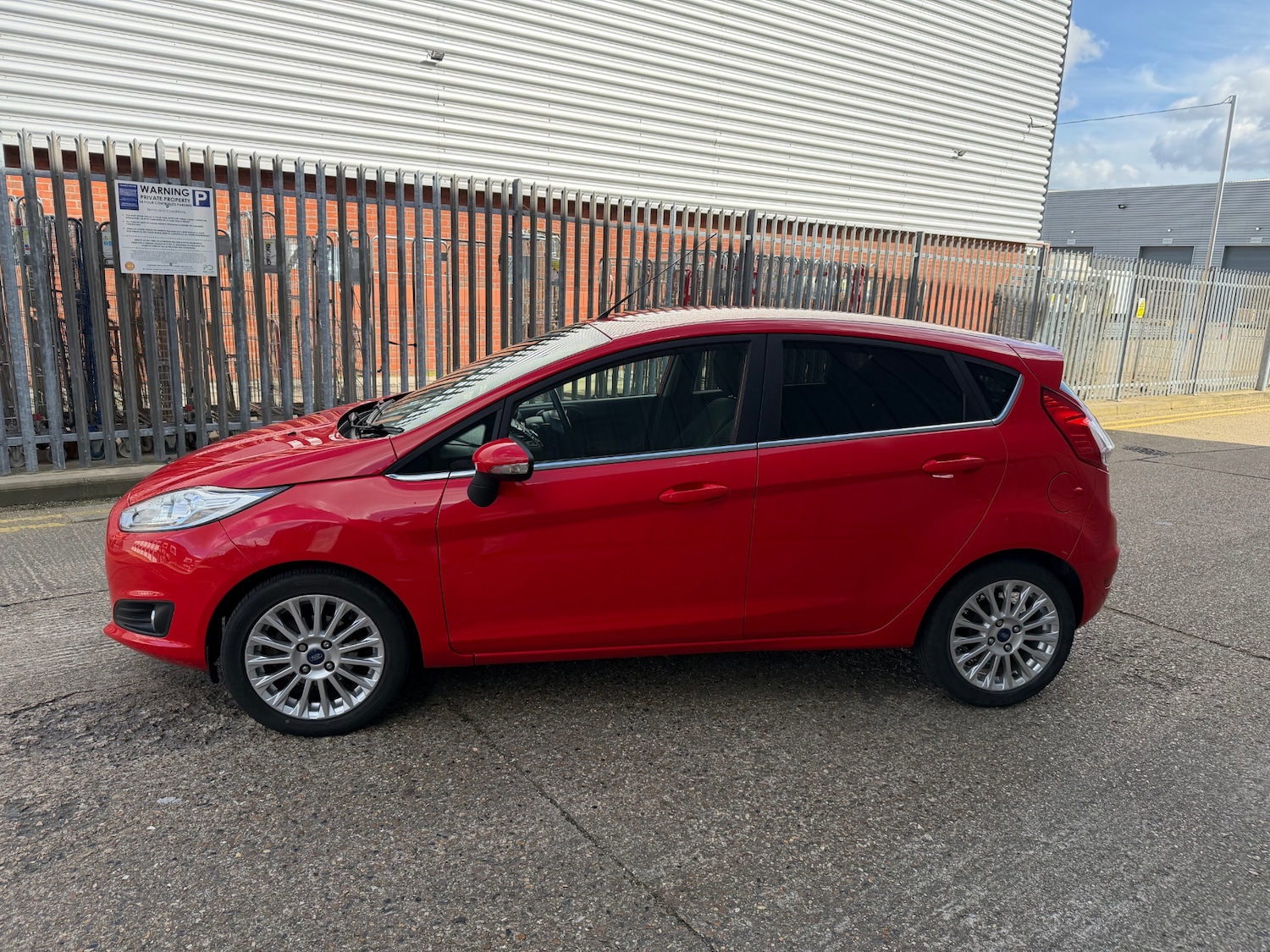 Used Ford Fiesta 2015 for sale - 77890188: Photo 4