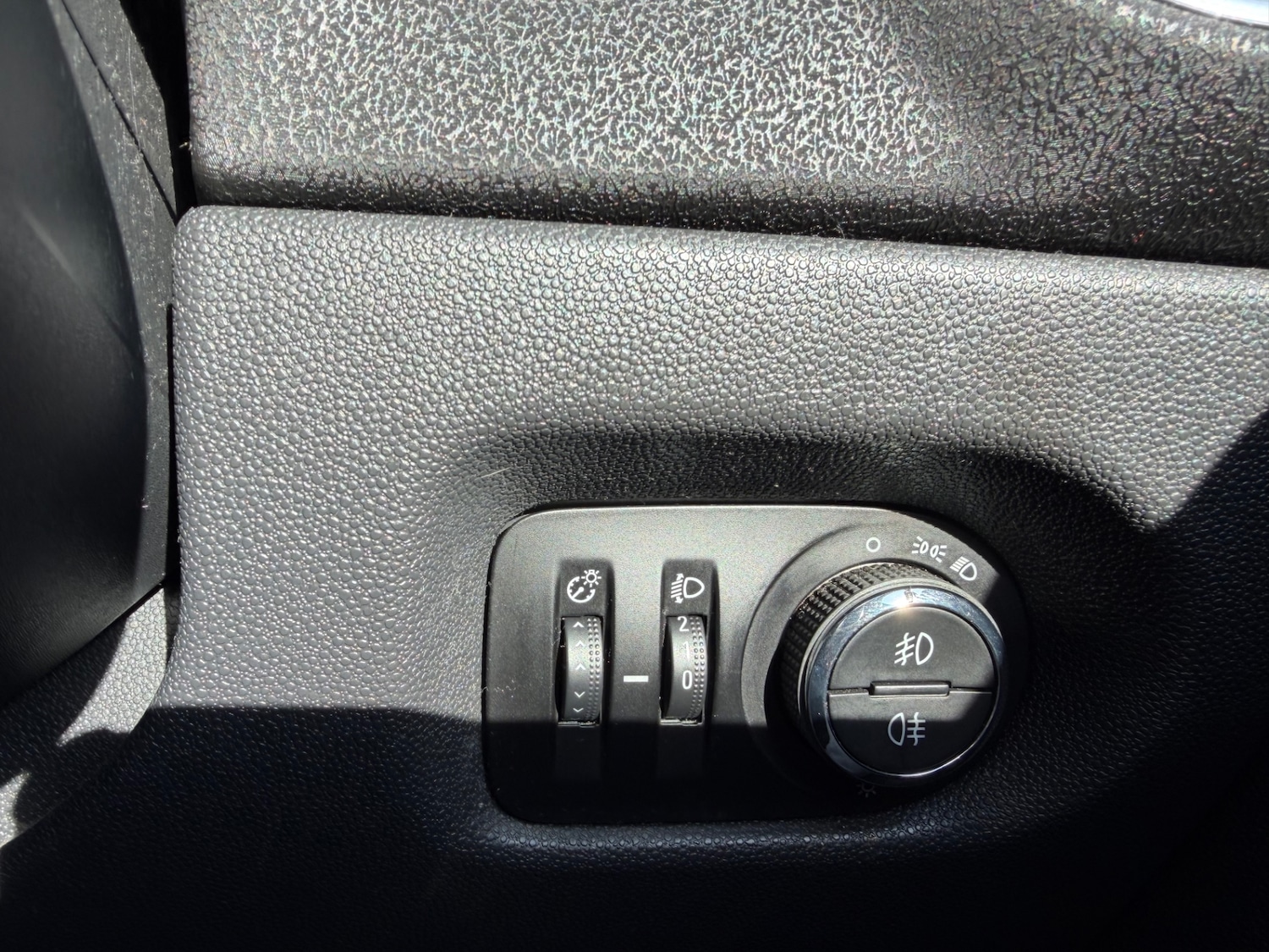 Used Vauxhall Corsa 2014 for sale - 77702808: Photo 18