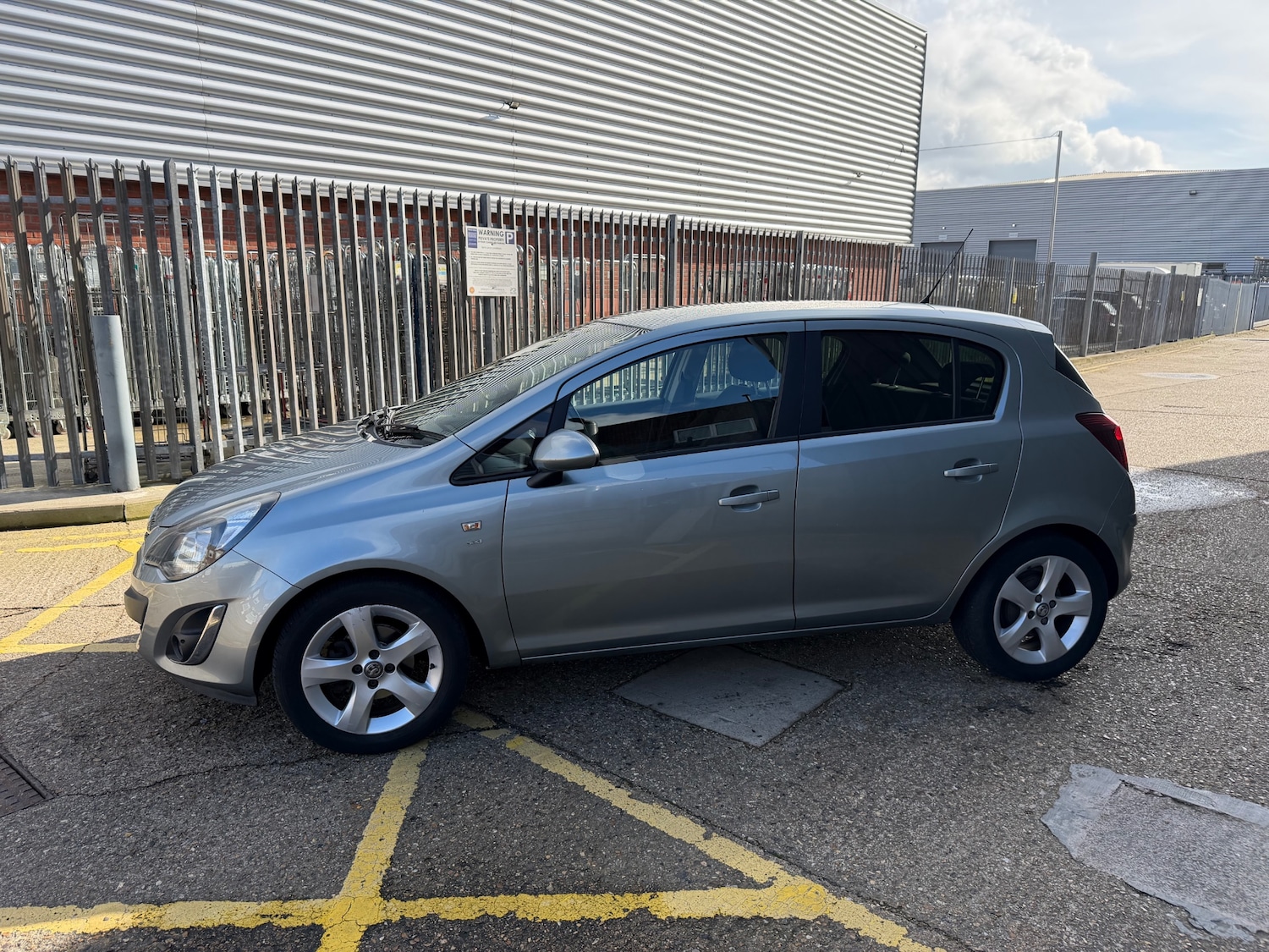 Used Vauxhall Corsa 2014 for sale - 77702808: Photo 4