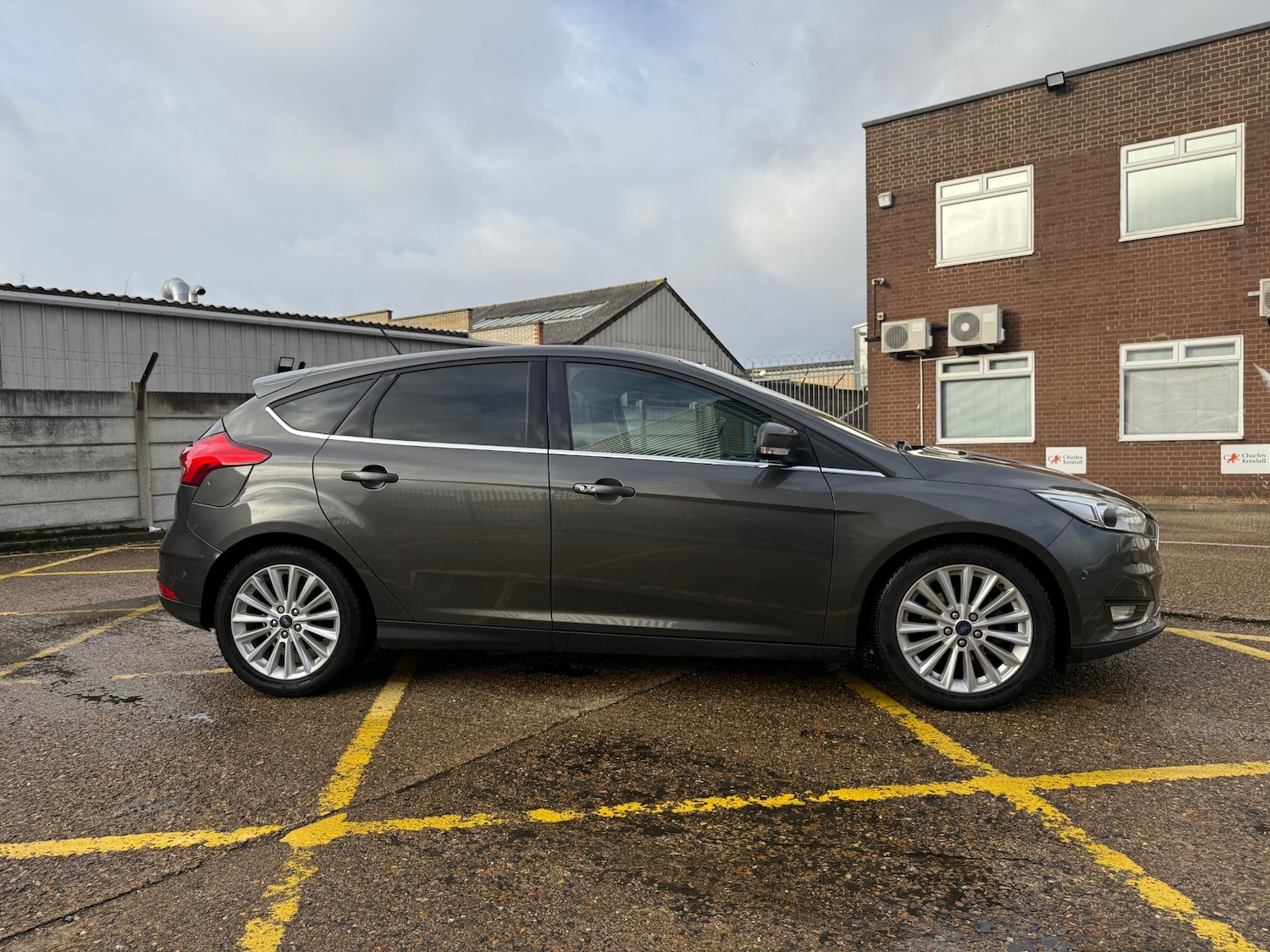 Used Ford Focus 2017 for sale - 77617383: Photo 4