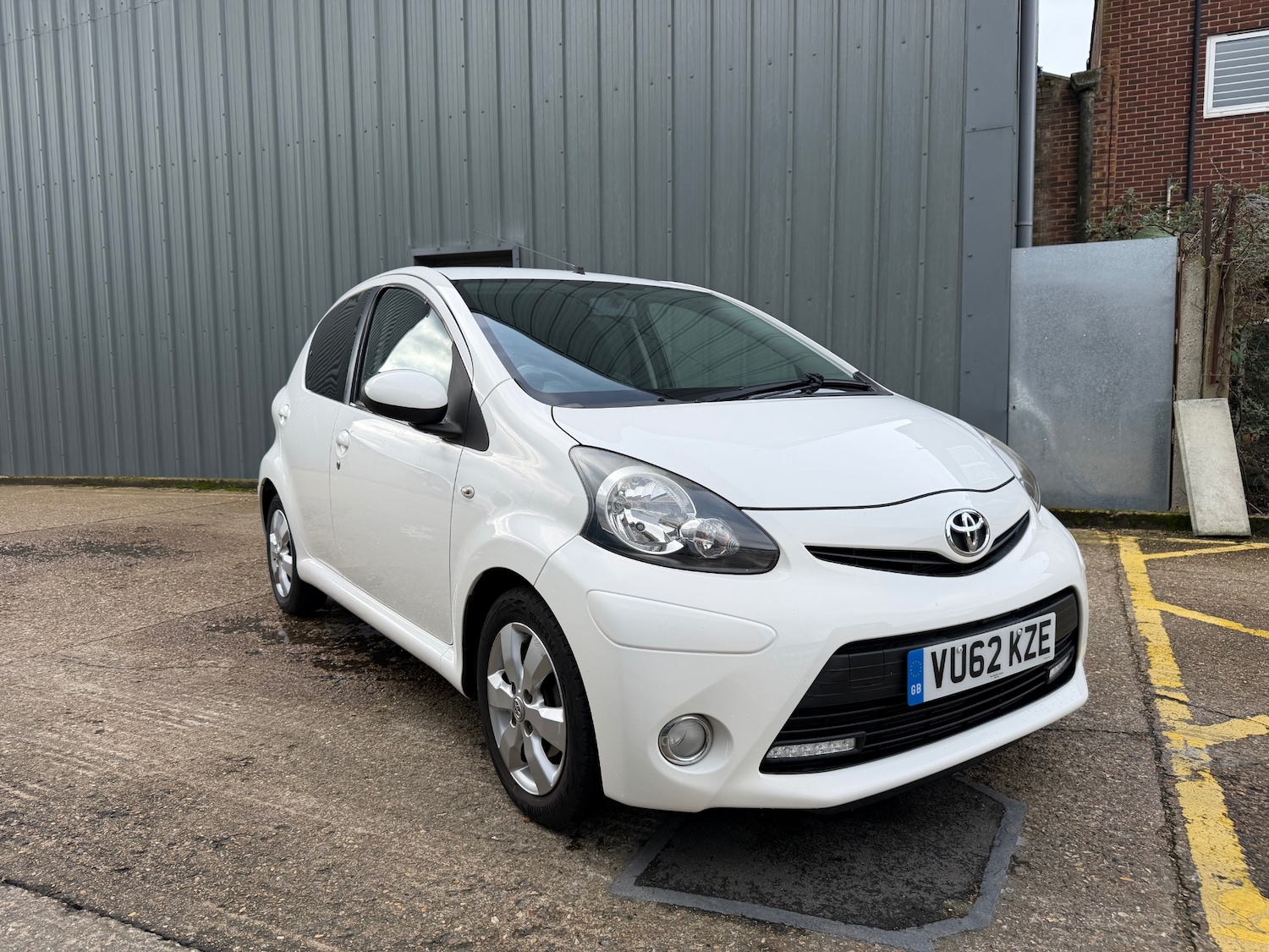Used Toyota AYGO 2012 for sale - 77702816: Photo 1