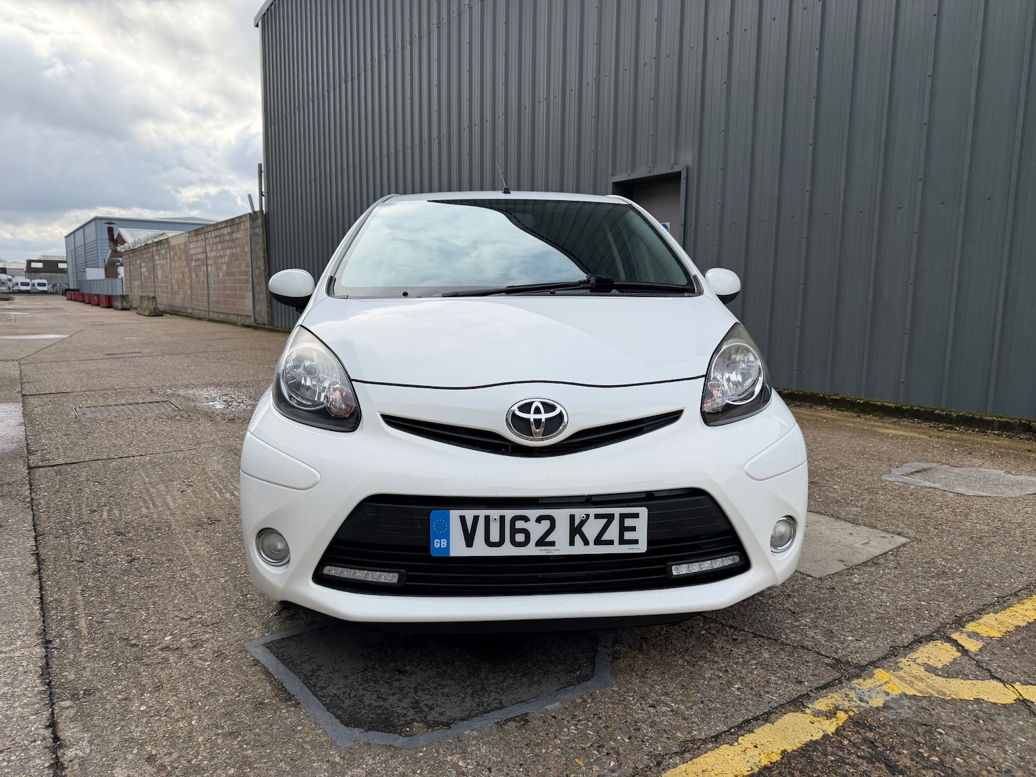 Used Toyota AYGO 2012 for sale - 77702816: Photo 2