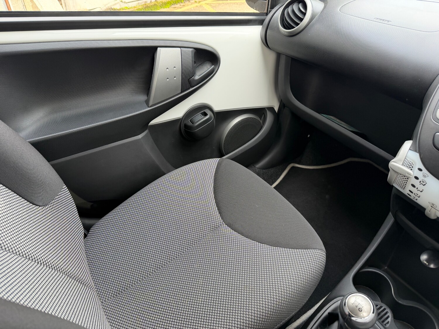 Used Toyota AYGO 2012 for sale - 77702816: Photo 24