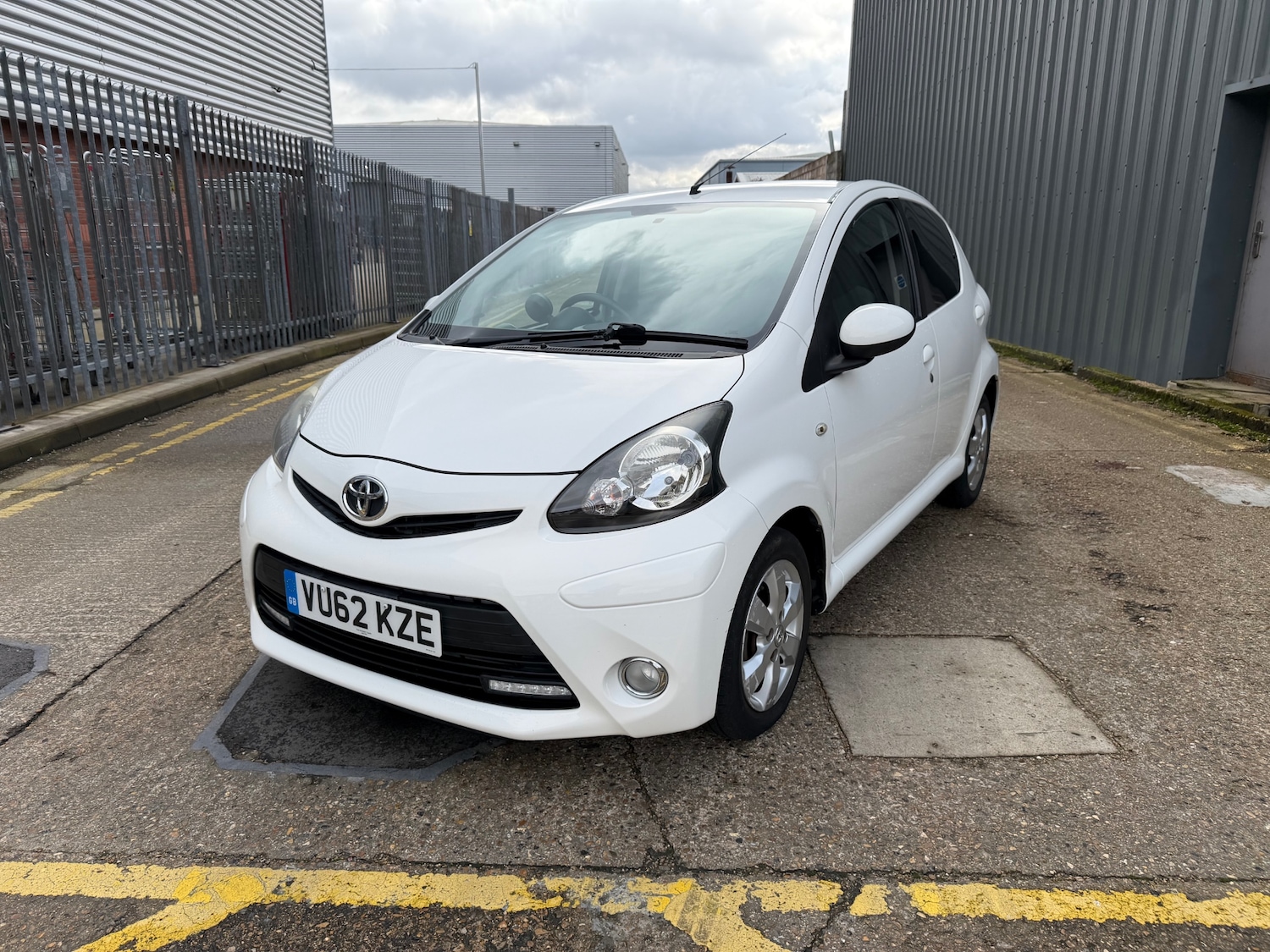 Used Toyota AYGO 2012 for sale - 77702816: Photo 3