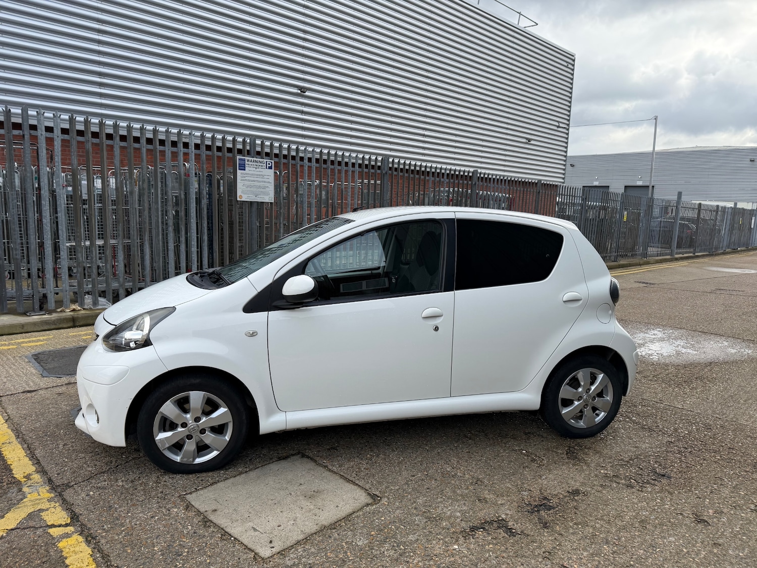 Used Toyota AYGO 2012 for sale - 77702816: Photo 4
