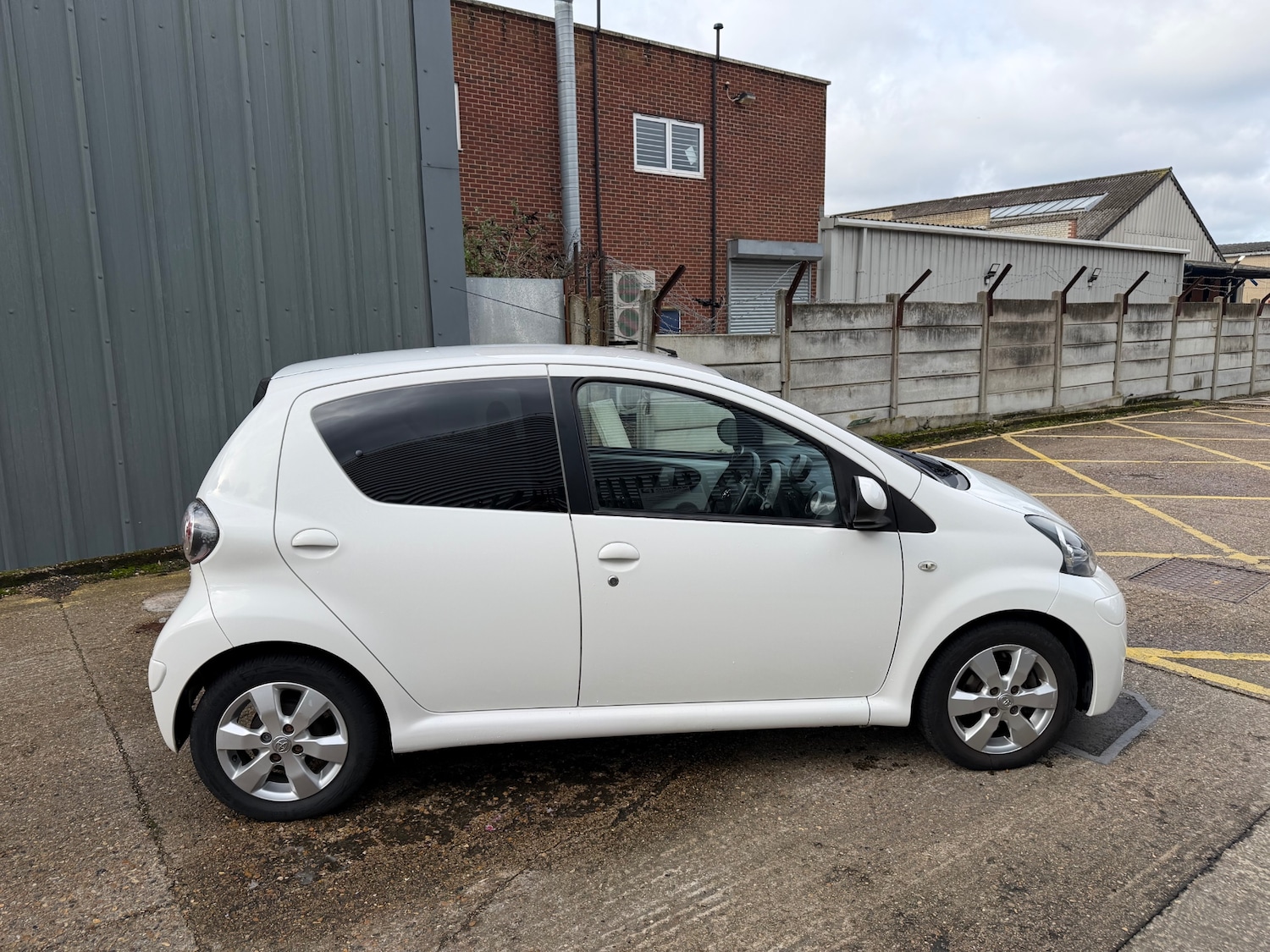 Used Toyota AYGO 2012 for sale - 77702816: Photo 5
