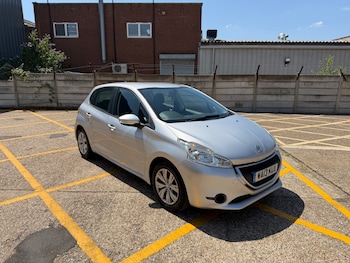 Used Peugeot 208 2013 for sale - 79190653: Photo