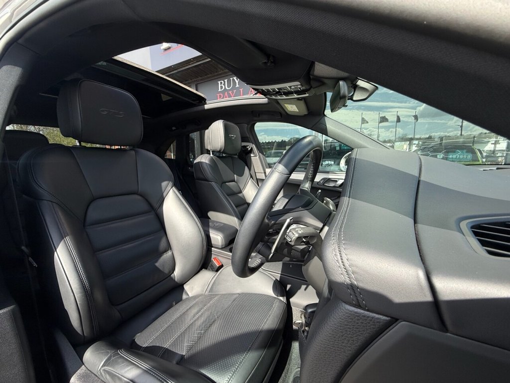 Used Porsche Macan 2023 for sale - 78149238: Photo 11