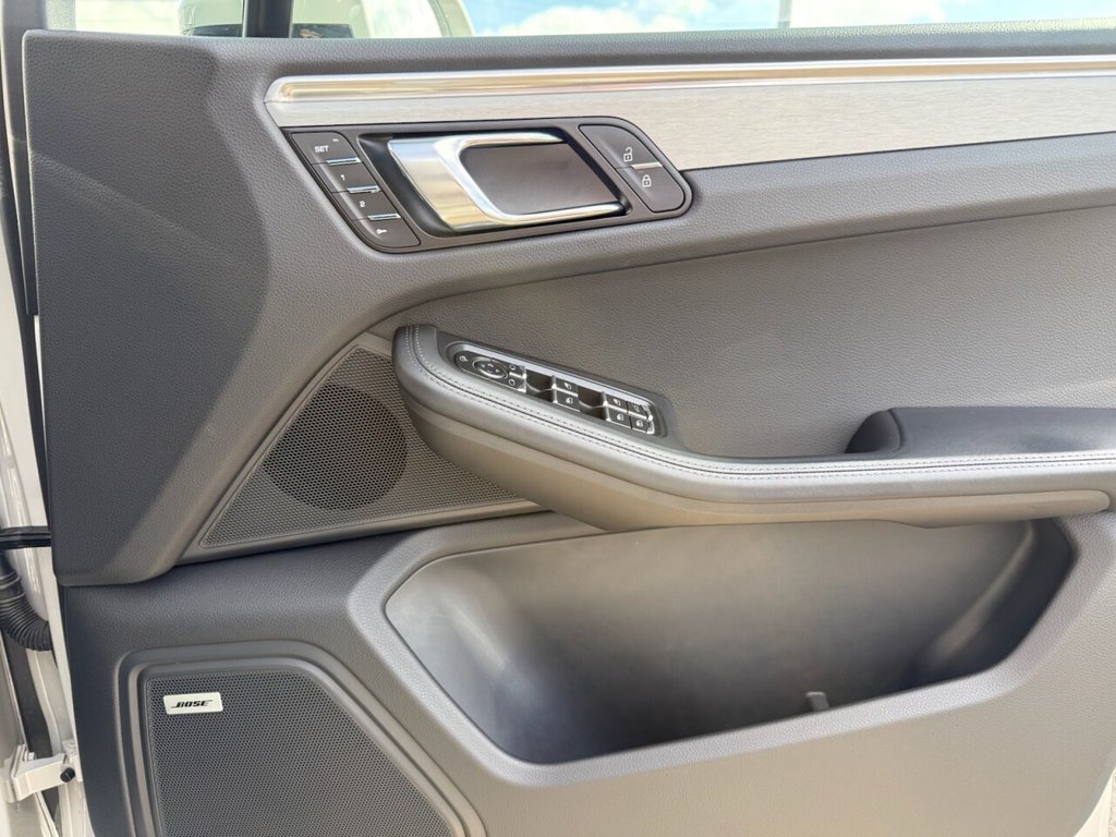 Used Porsche Macan 2023 for sale - 78149238: Photo 12
