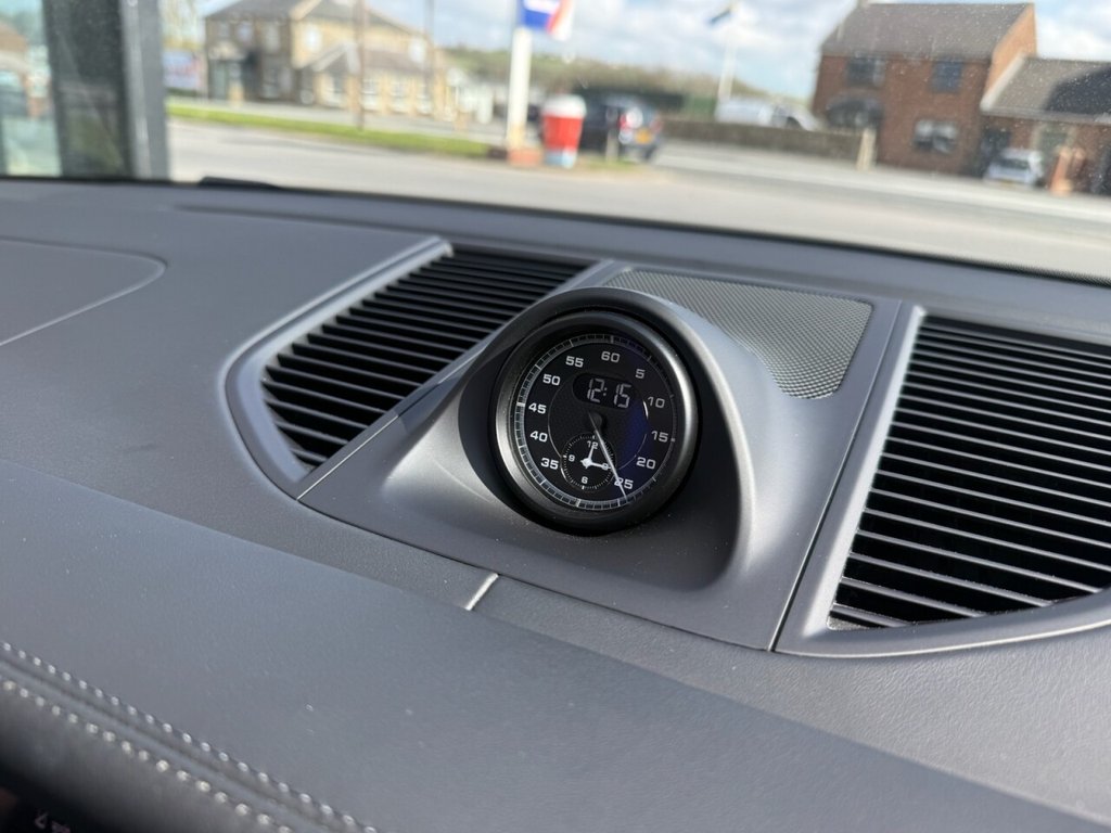 Used Porsche Macan 2023 for sale - 78149238: Photo 18