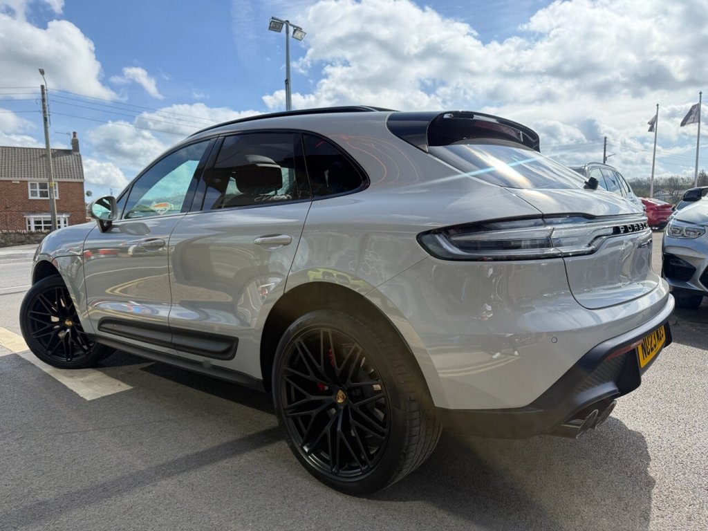 Used Porsche Macan 2023 for sale - 78149238: Photo 2
