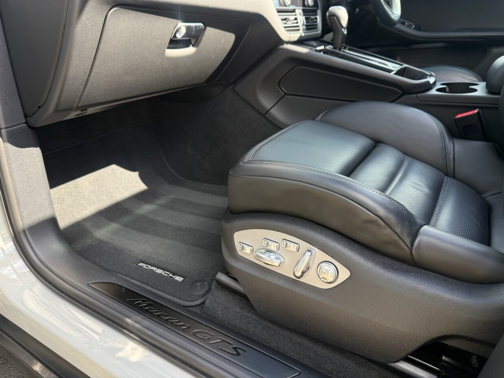 Used Porsche Macan 2023 for sale - 78149238: Photo 21