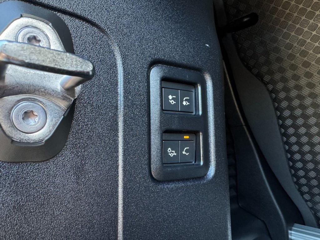 Used Land Rover Defender 2022 for sale - 78068349: Photo 38