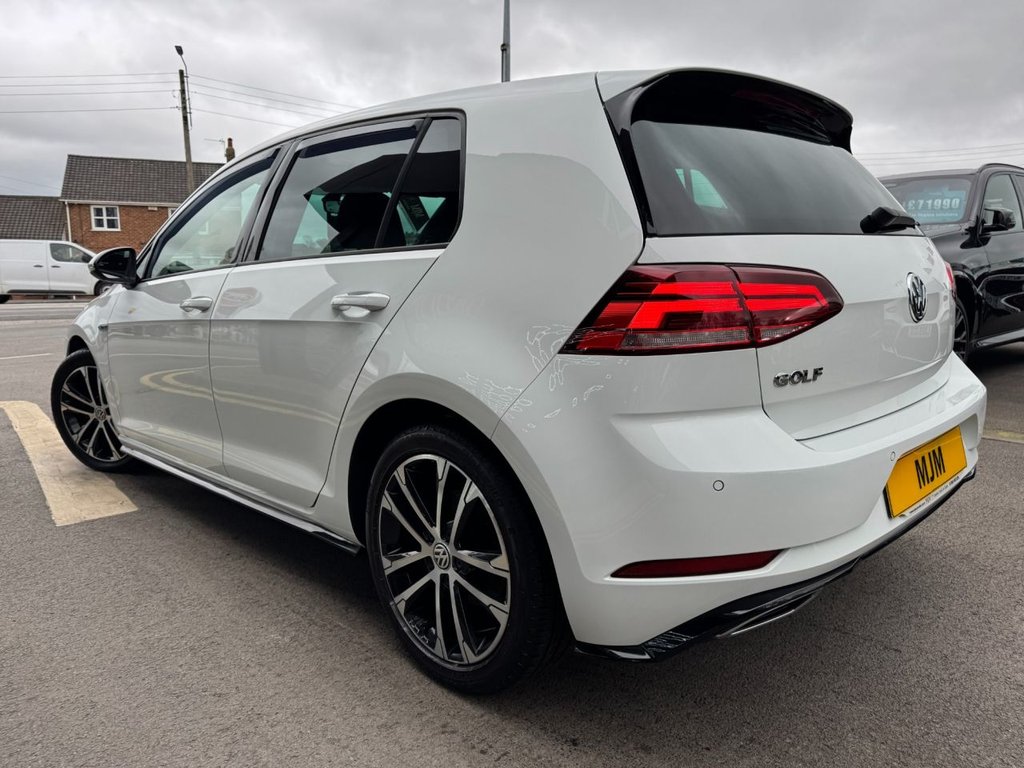 Used Volkswagen Golf 2019 for sale - 77904975: Photo 2