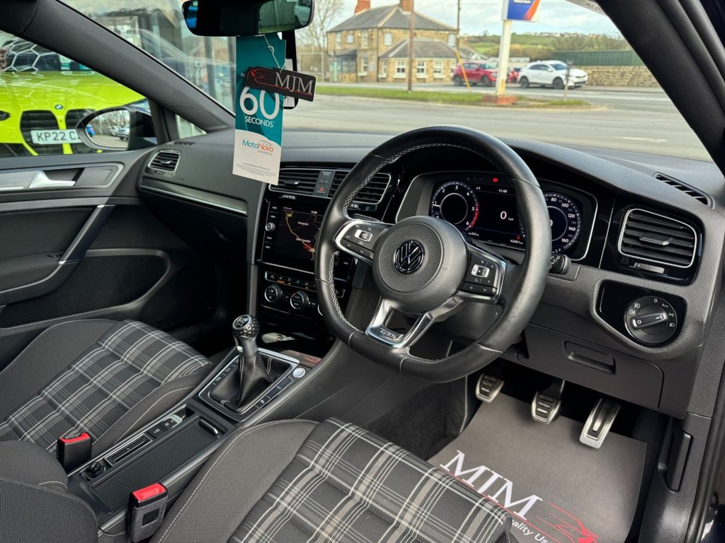 Used Volkswagen Golf 2017 for sale - 77835939: Photo 4