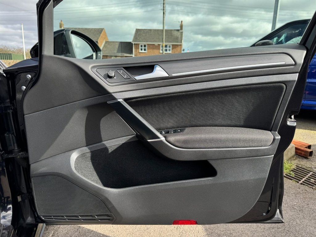 Used Volkswagen Golf 2017 for sale - 77835939: Photo 42