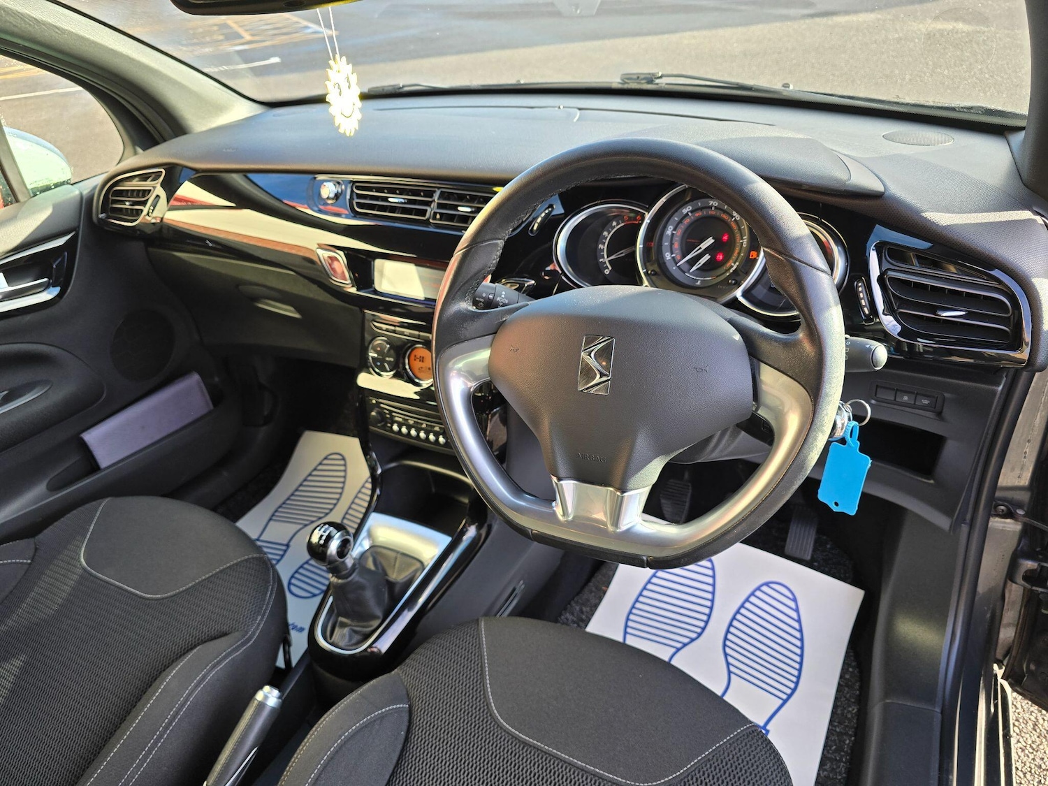 Used Citroen DS3 2013 for sale - 76689743: Photo 2