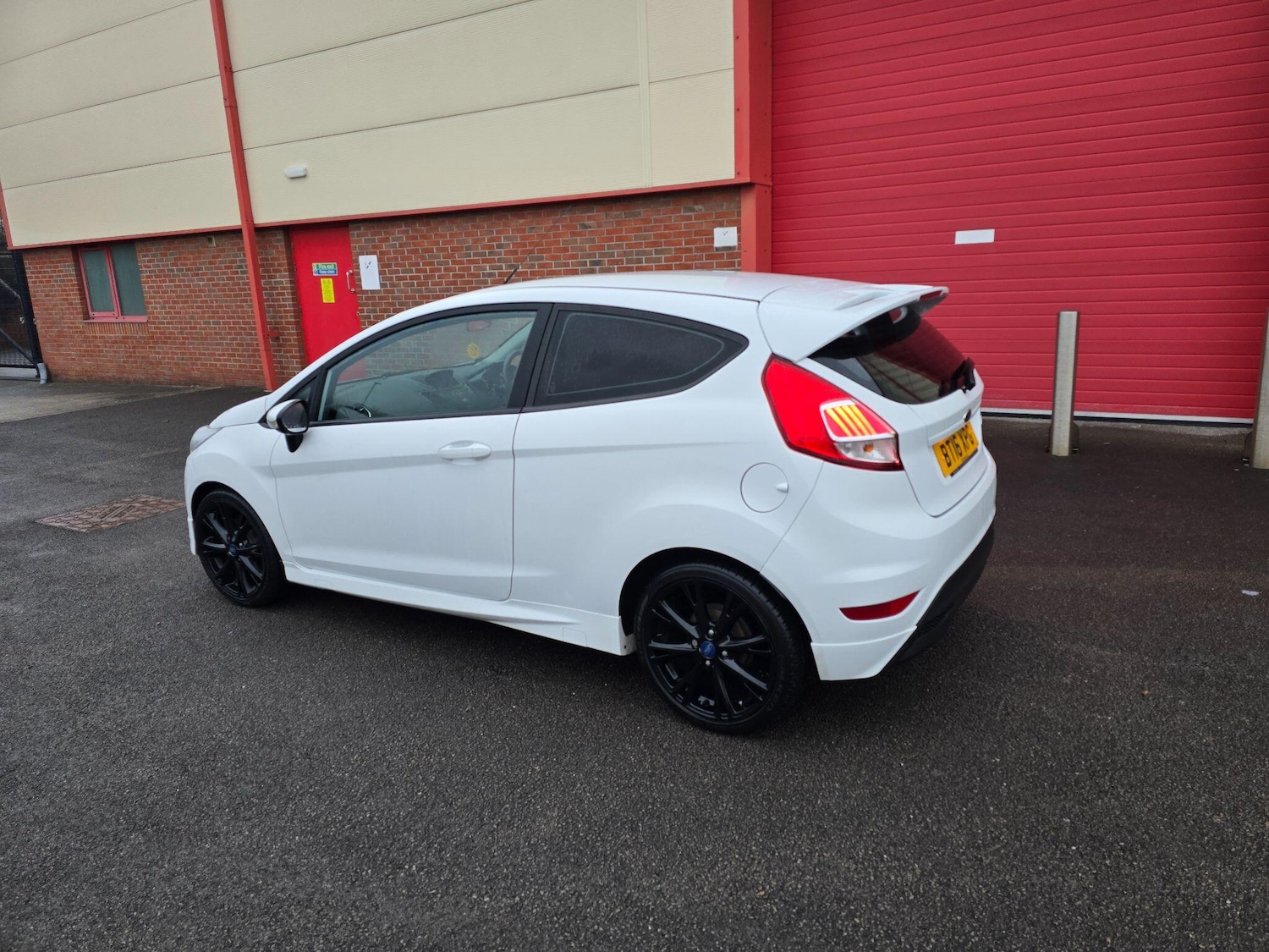 Used Ford Fiesta 2016 for sale - 77120214: Photo 4