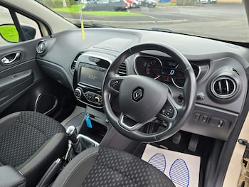 Used Renault Captur 2018 for sale - 76991741: Photo