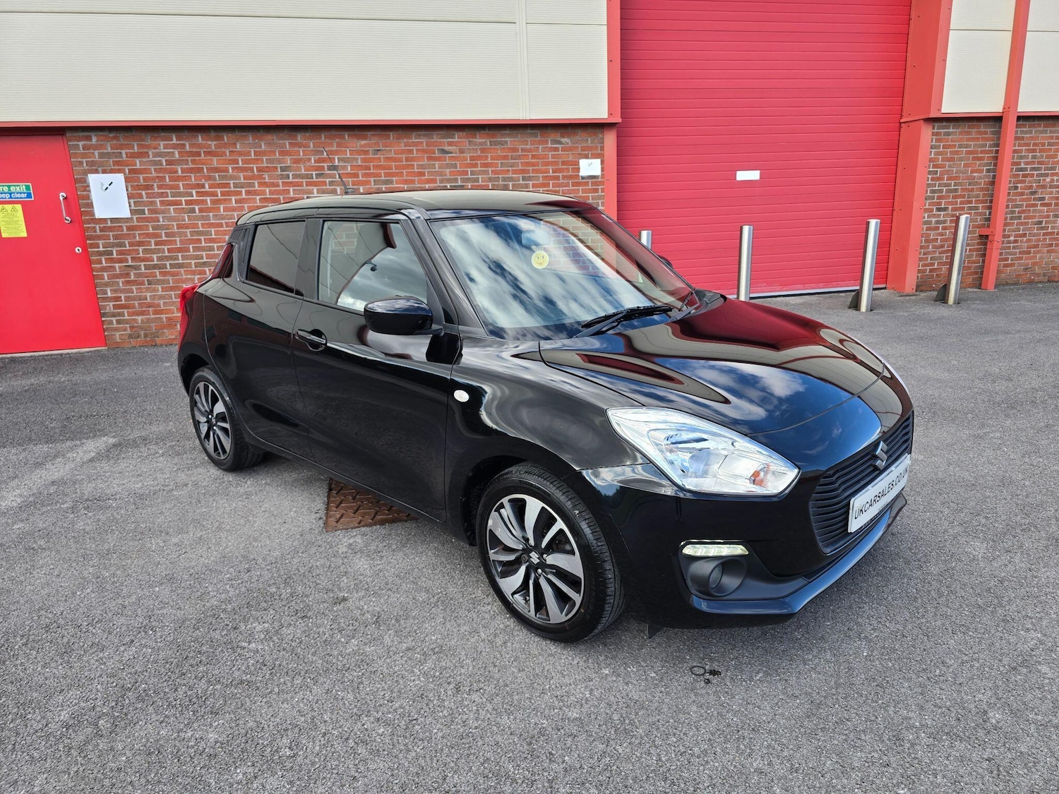 Used Suzuki Swift 2020 for sale - 76032528: Photo 1