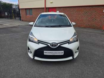 Used Toyota Yaris 2015 for sale - 74599609: Photo