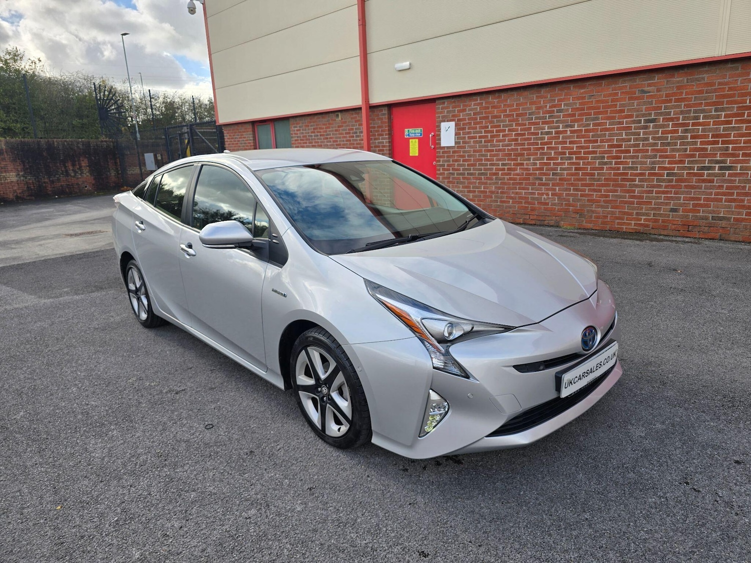 Used Toyota Prius 2018 for sale - 76991471: Photo 2