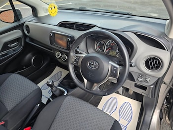 Used Toyota Yaris 2015 for sale - 78309813: Photo