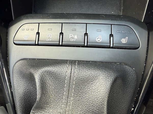 Used Kia Stonic 2019 for sale - 74408757: Photo 12