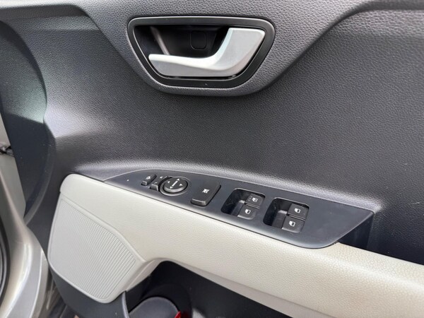 Used Kia Stonic 2019 for sale - 74408757: Photo 27
