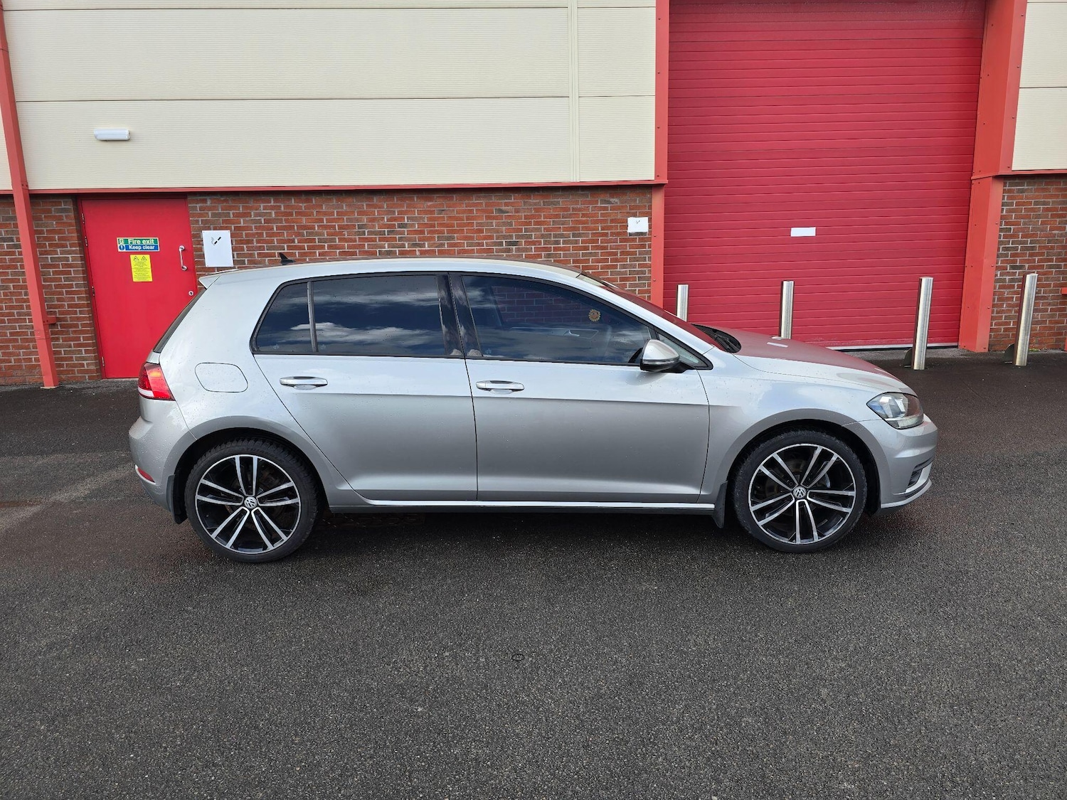 Used Volkswagen Golf 2019 for sale - 75646823: Photo 11