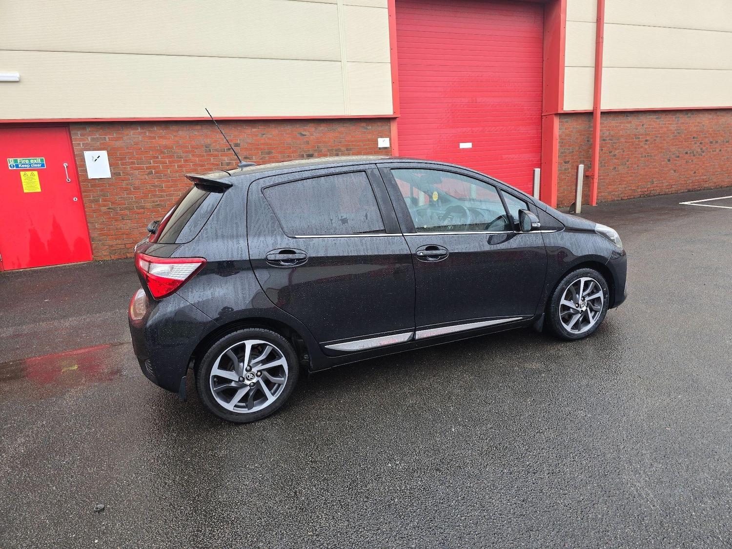 Used Toyota Yaris 2018 for sale - 77109424: Photo 25