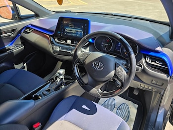 Used Toyota C-HR 2017 for sale - 79155083: Photo