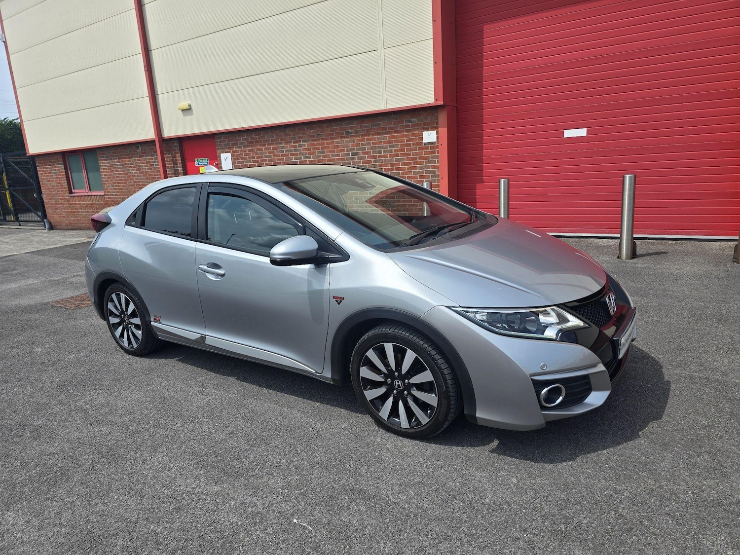 Used Honda Civic 2016 for sale - 76991075: Photo 2