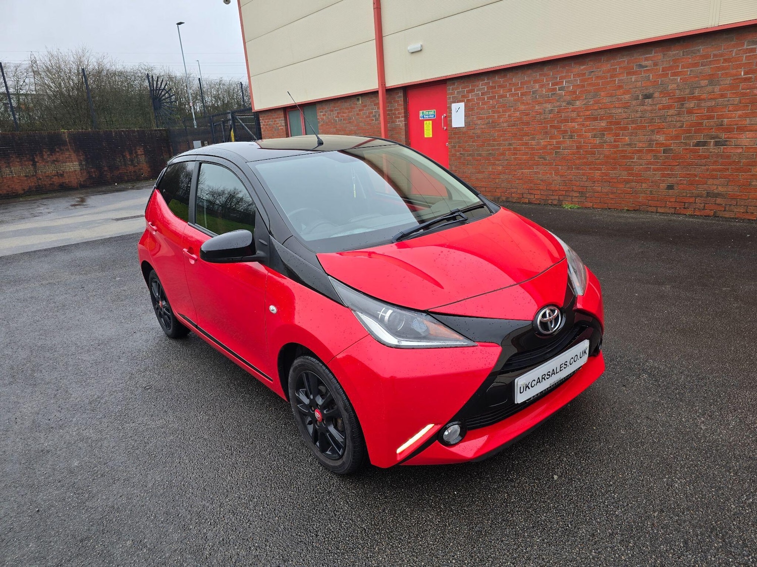 Used Toyota AYGO 2017 for sale - 77175846: Photo 2