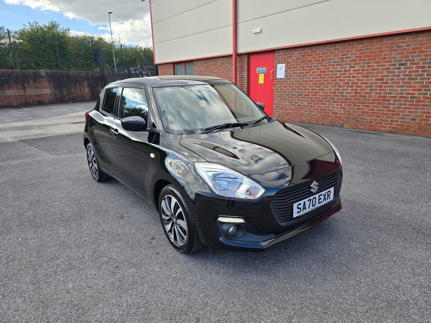 Used Suzuki Swift 2020 for sale - 76991296: Photo 2