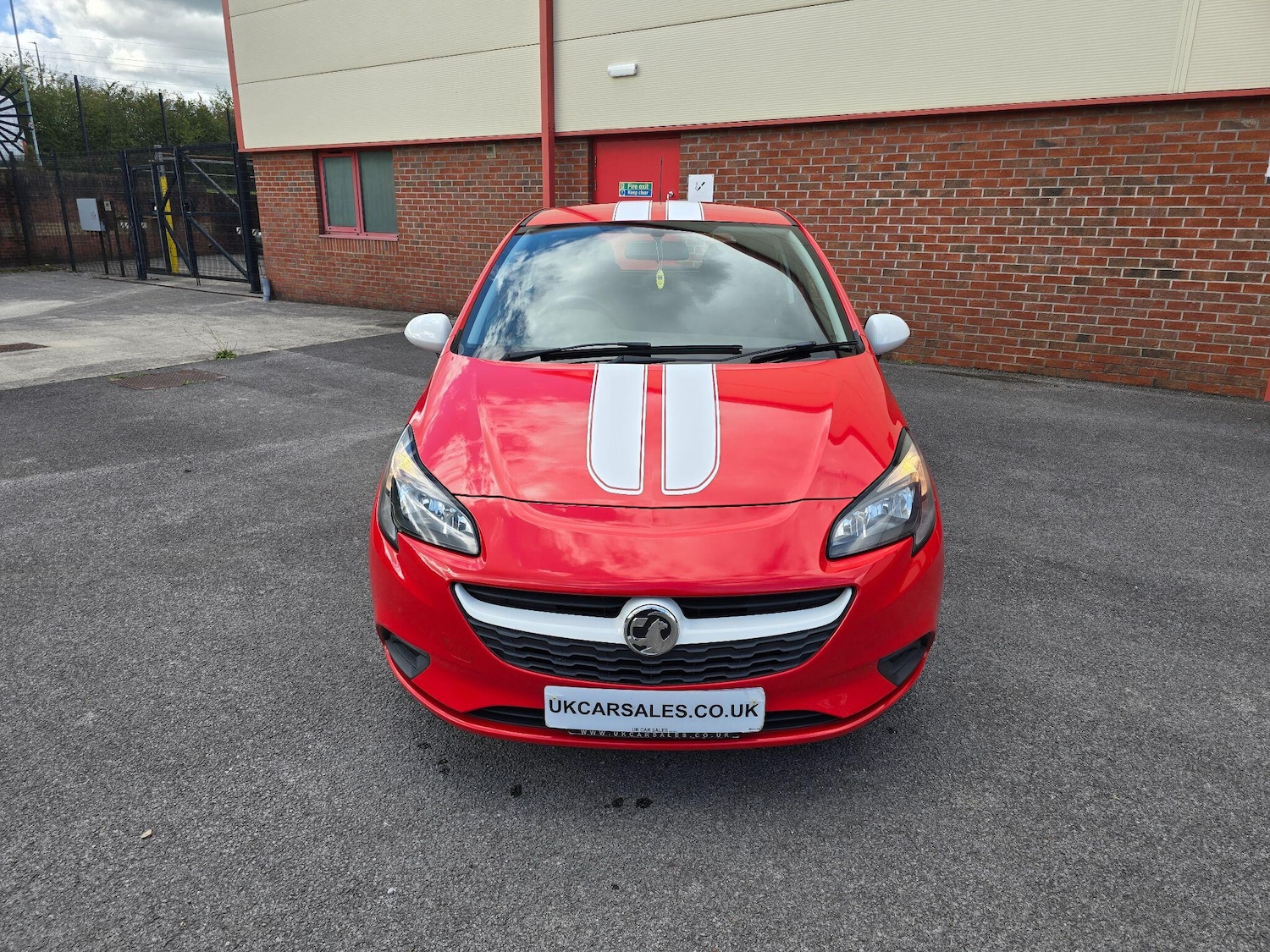 Used Vauxhall Corsa 2015 for sale - 76032354: Photo 2