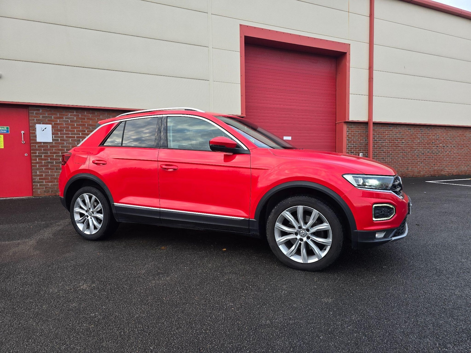 Used Volkswagen T-Roc 2018 for sale - 76727284: Photo 1